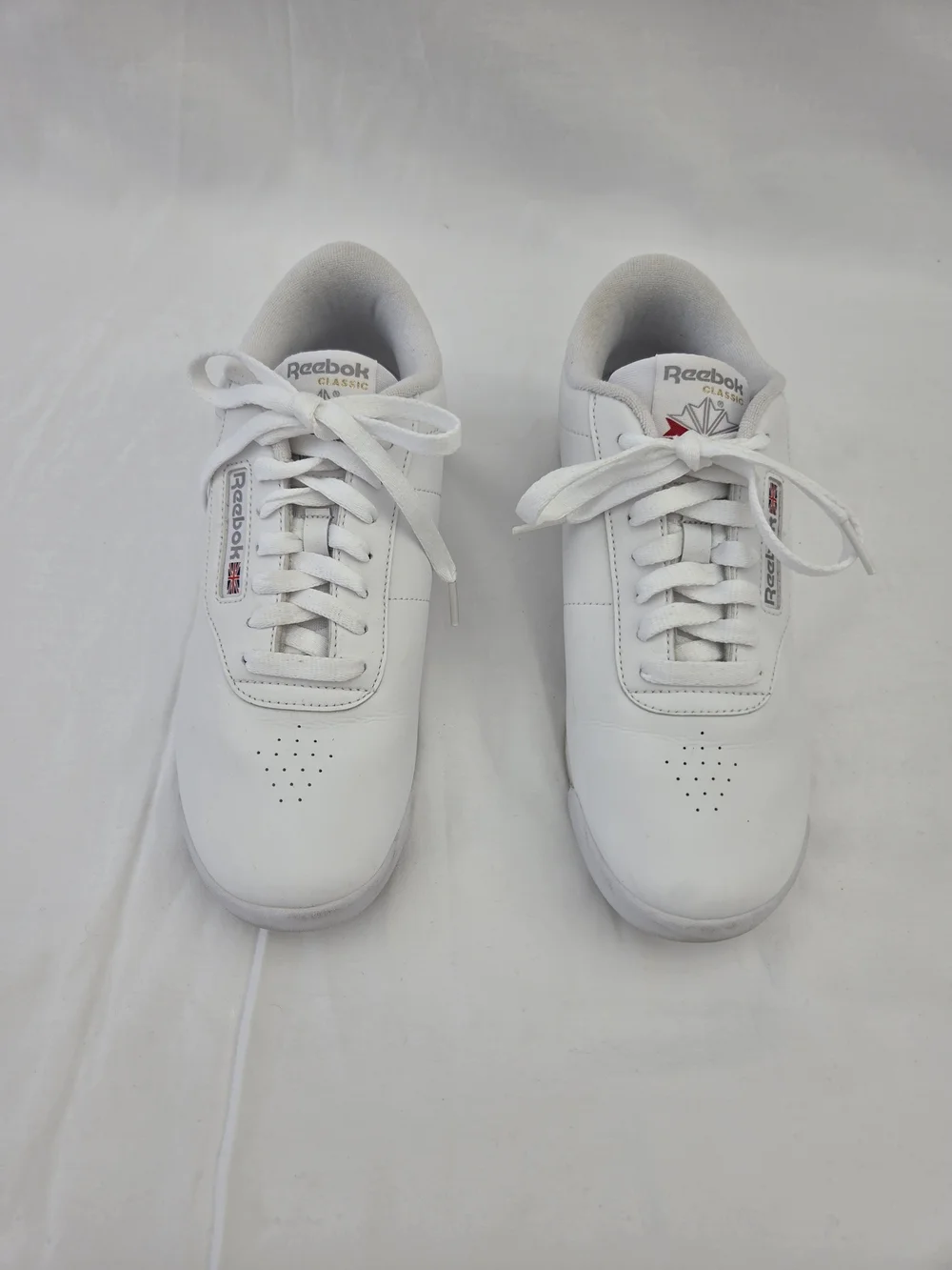 Reebok Classic White Sneakers Size 8.5 | Clean | Durable Synthetic Upper